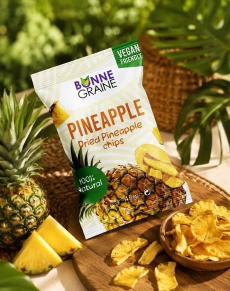Dried pineapple chips in flexible packaging